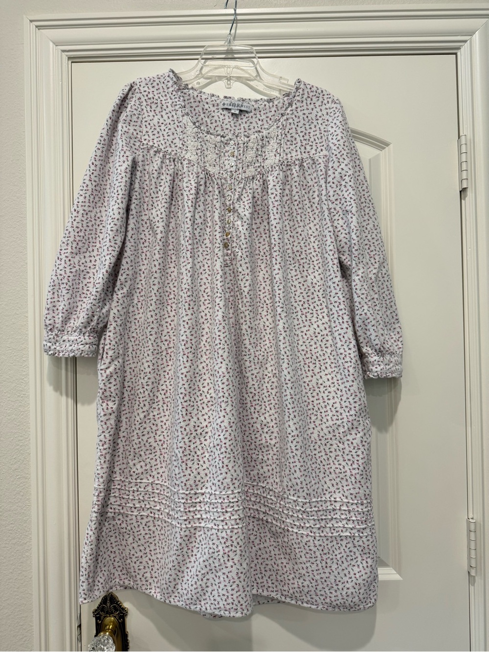 Ladies Eileen West 100% Cotton White Floral Nightgown Size Small